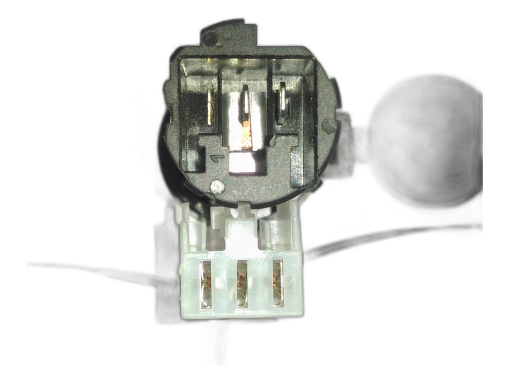 Колодка соединит. 3-х конт., разъём 2818721 (3pin), к прикуривателю ВАЗ 2113-2115, 2110-2112, 2123 Нива-Шевроле, 1117-1119 Калина, 2170-2172 Приора, 2190-2191 Гранта, ГАЗель, Соболь, в сб. с проводами (АХ471, 21233725010, 281872-1) CARGEN, артикул AX471 — фото автозапчасти