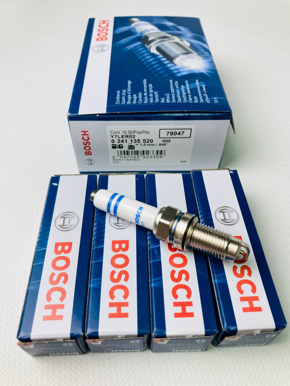 Свеча зажигания VW Polo 14-, Golf VII 14- CWVA/CWVB, Skoda Rapid 15- CWVA/CWVB (79047) BOSCH, артикул 0 241 135 520 — фото автозапчасти