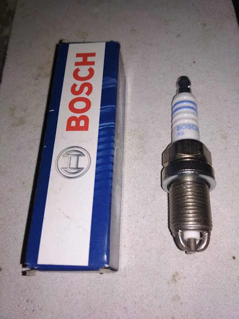 Свеча зажигания CITROËN, DACIA, FIAT, INFINITI, NISSAN, PEUGEOT, RENAULT, VAG (7447) BOSCH, артикул 0 241 240 609 — фото автозапчасти