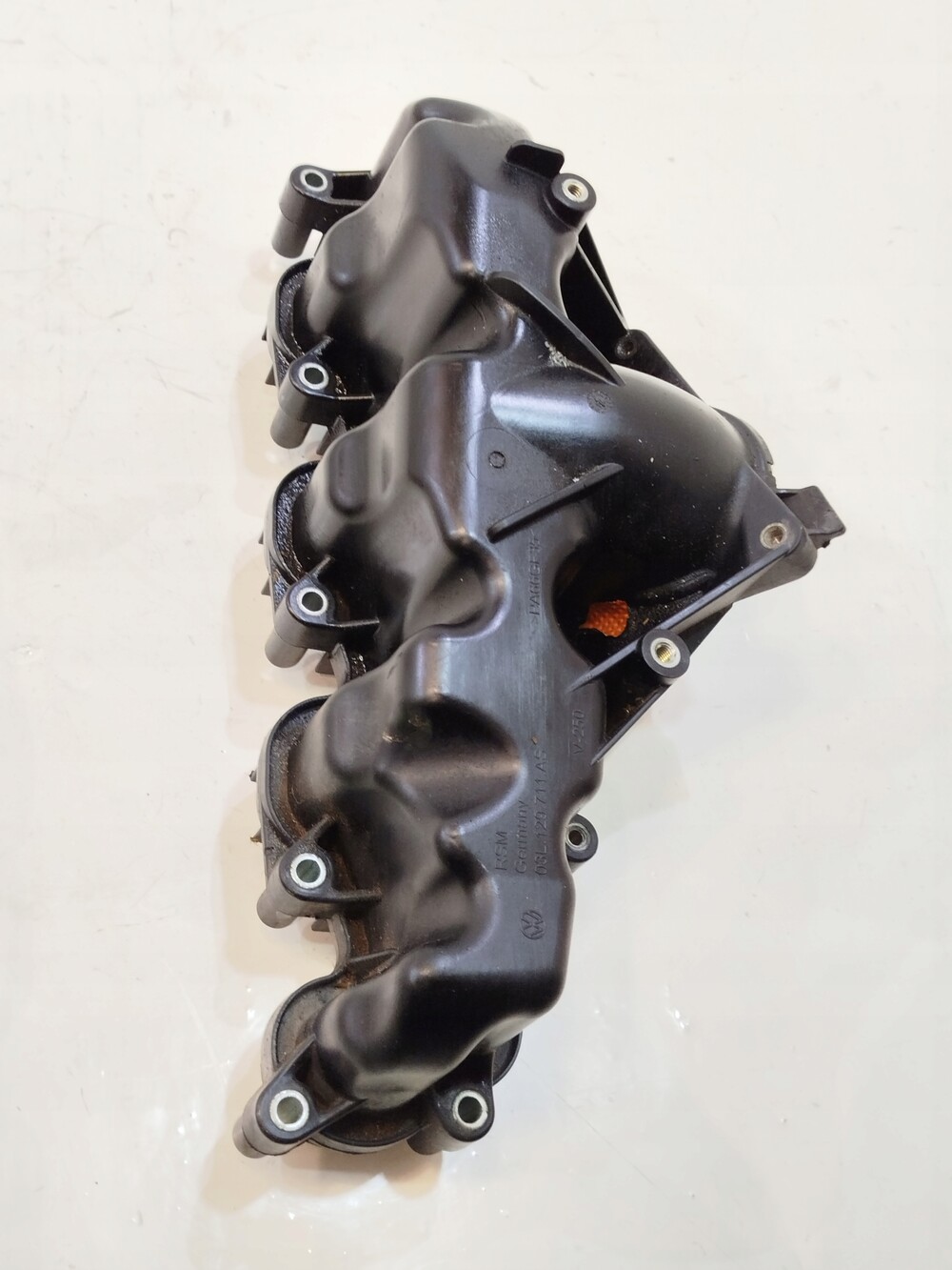 Патрубок впускного тракта Volkswagen, артикул .03L129711АS — фото автозапчасти