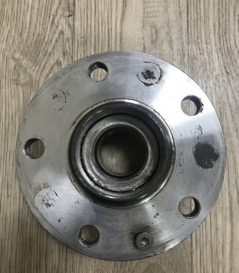 Ступица Volkswagen, артикул .03L130238В — фото автозапчасти