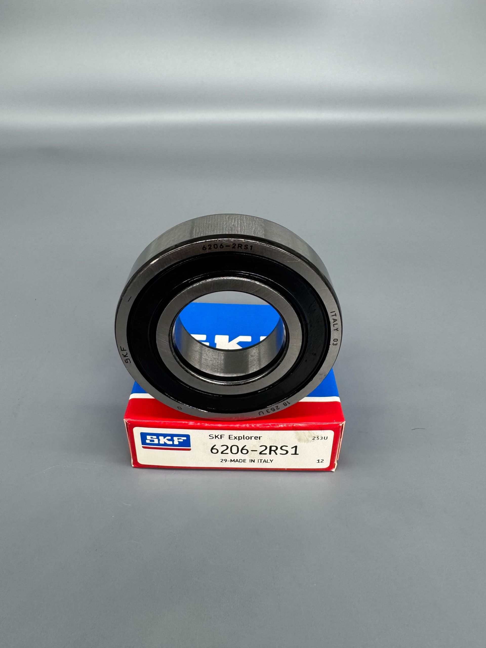 180206 (6206)2RS1 подшипник опоры пром. вала кард. перед. ГАЗ 3302 (ЗАКРЫТЫЙ) SKF-EU — фото автозапчасти