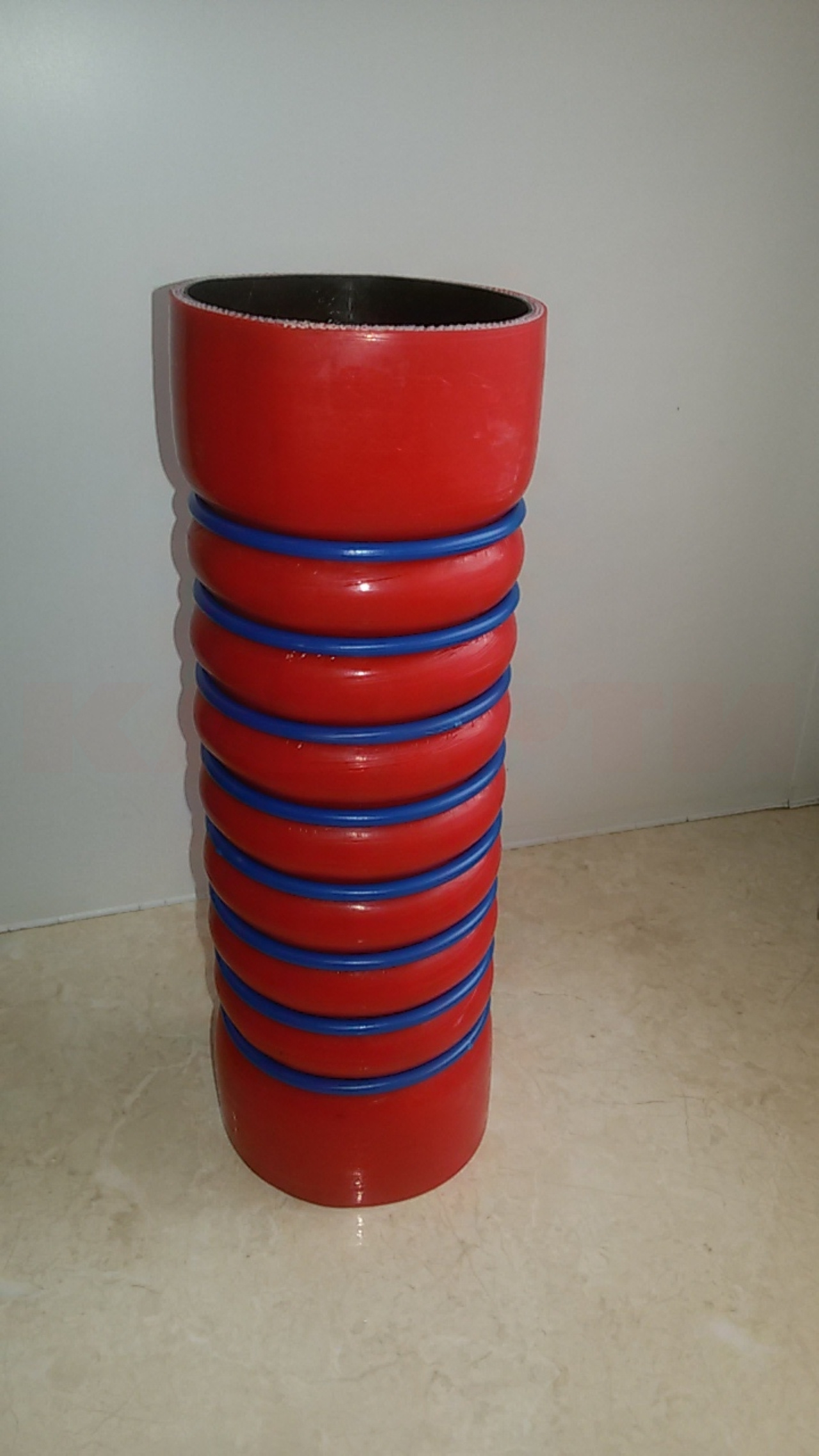 Патрубок интеркулера МАЗ, (D=90 mm, L=280 mm, 8 колец), (MVQ). 5440В9-1323092 "ROSTECO", артикул 21427 — фото автозапчасти