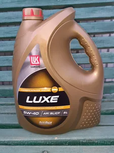 Масло моторное Лукойл LUXE 5W-40 SL/CF п/синтетика 5 л, артикул 19300
